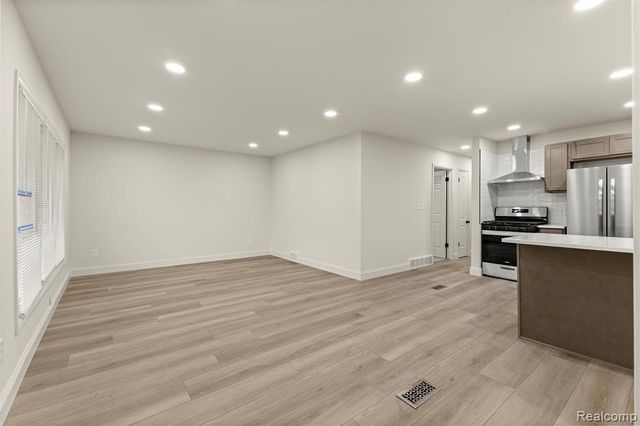 8316 Roosevelt Street, Taylor, MI 48180