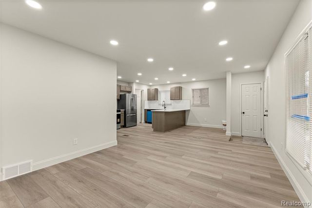 8316 Roosevelt Street, Taylor, MI 48180