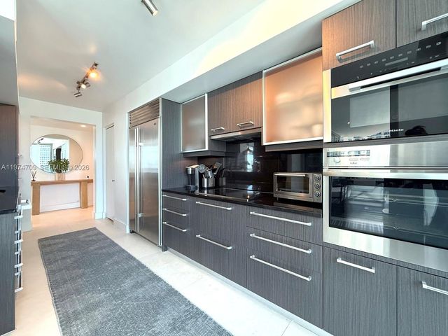 1331 Brickell Bay Dr 2002, Miami, FL 33131