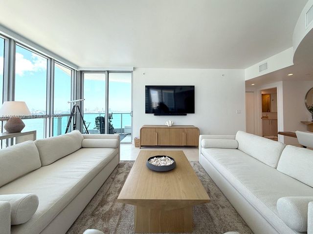 1331 Brickell Bay Dr 2002, Miami, FL 33131