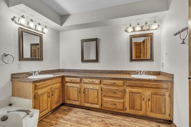 1009 Kings Canyon Court, Grapevine, TX 76051