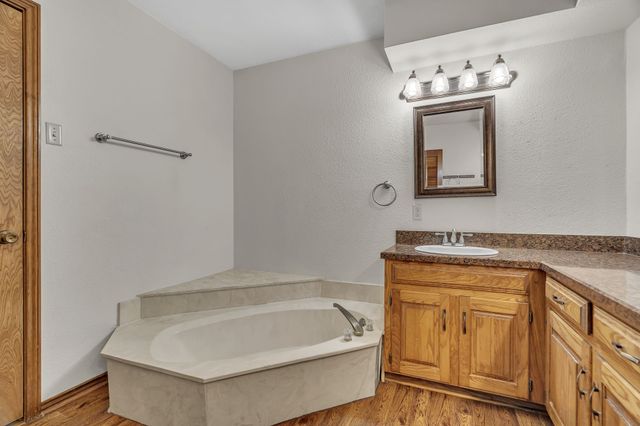 1009 Kings Canyon Court, Grapevine, TX 76051
