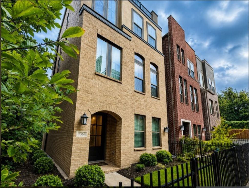 1367 Branchwood Place, Dallas, TX 75215