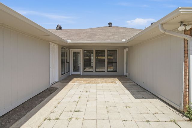 1300 Tierra Calle, Carrollton, TX 75006