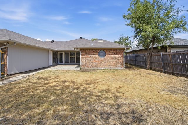 1300 Tierra Calle, Carrollton, TX 75006
