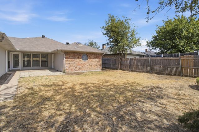 1300 Tierra Calle, Carrollton, TX 75006