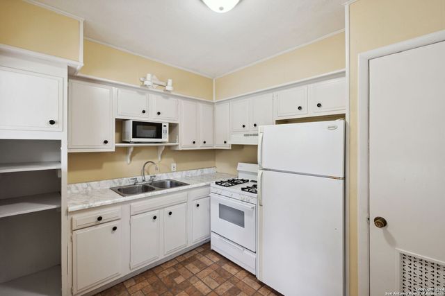 515 E Olmos Dr Apt 3, Olmos Park, TX 78212