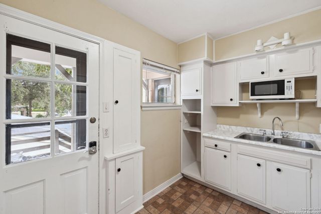515 E Olmos Dr Apt 3, Olmos Park, TX 78212