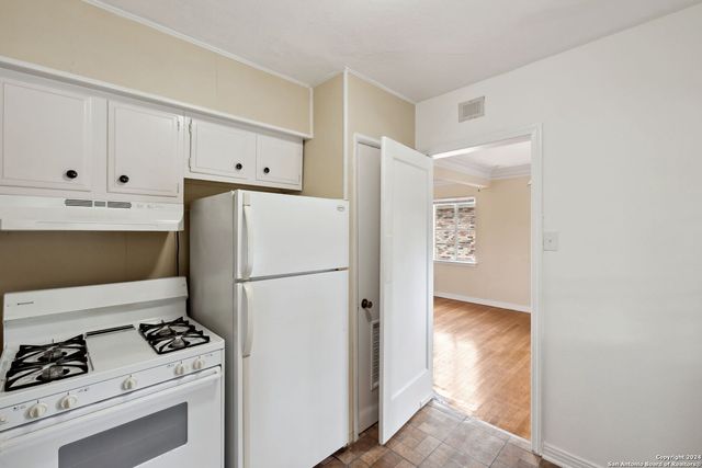 515 E Olmos Dr Apt 3, Olmos Park, TX 78212