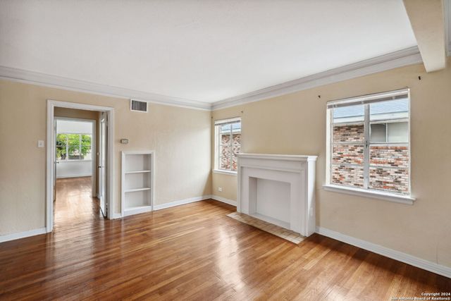 515 E Olmos Dr Apt 3, Olmos Park, TX 78212