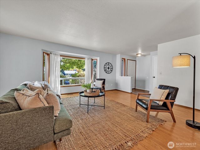 1191 NE Taftson Street, Oak Harbor, WA 98277