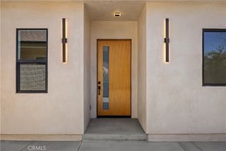 6948 Amestoy Avenue, Lake Balboa, CA 91406