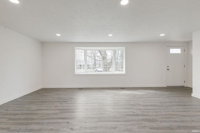 11830 N Acorn Drive, Syracuse, IN 46567