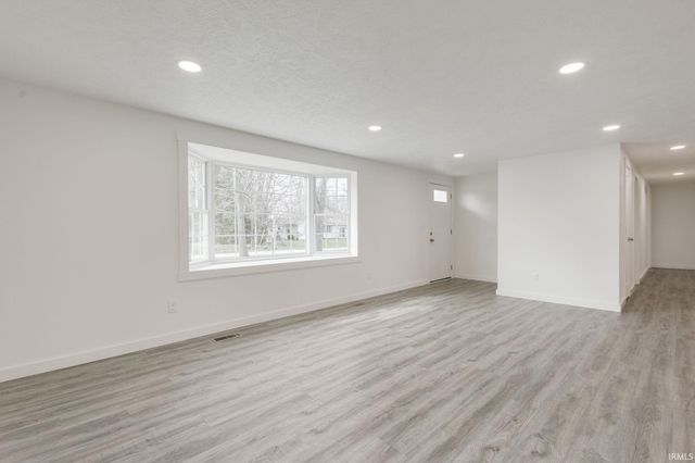 11830 N Acorn Drive, Syracuse, IN 46567