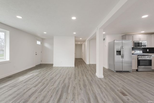 11830 N Acorn Drive, Syracuse, IN 46567