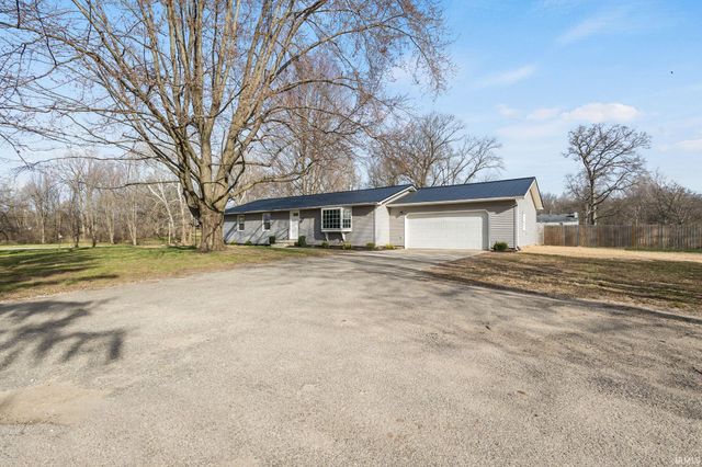11830 N Acorn Drive, Syracuse, IN 46567