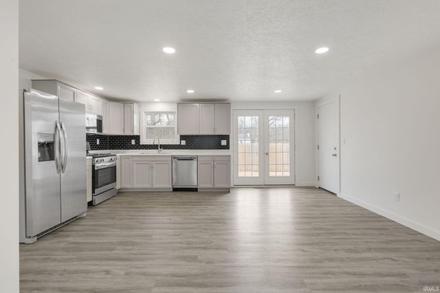 11830 N Acorn Drive, Syracuse, IN 46567