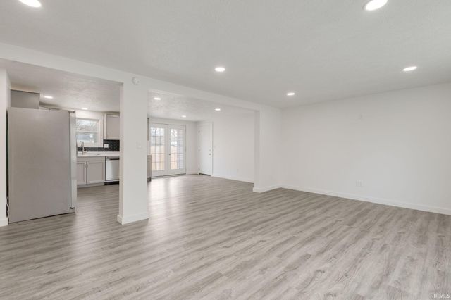 11830 N Acorn Drive, Syracuse, IN 46567