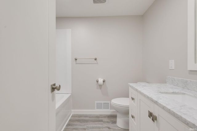 11830 N Acorn Drive, Syracuse, IN 46567