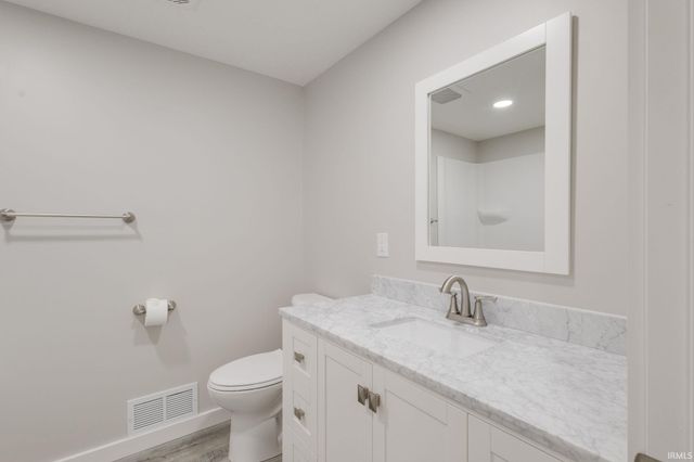 11830 N Acorn Drive, Syracuse, IN 46567