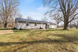 11830 N Acorn Drive, Syracuse, IN 46567