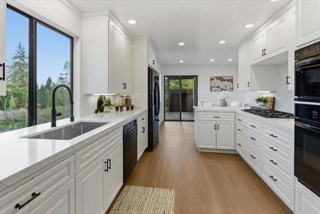27000 Appaloosa Way, Los Altos Hills, CA 94022