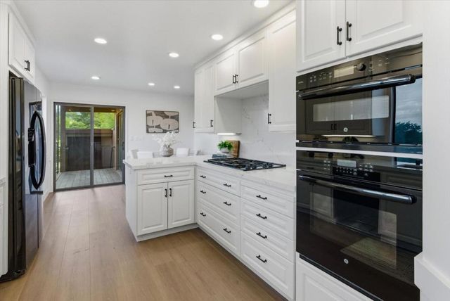 27000 Appaloosa Way, Los Altos Hills, CA 94022