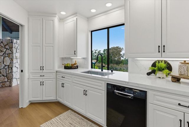 27000 Appaloosa Way, Los Altos Hills, CA 94022