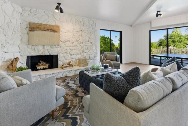 27000 Appaloosa Way, Los Altos Hills, CA 94022