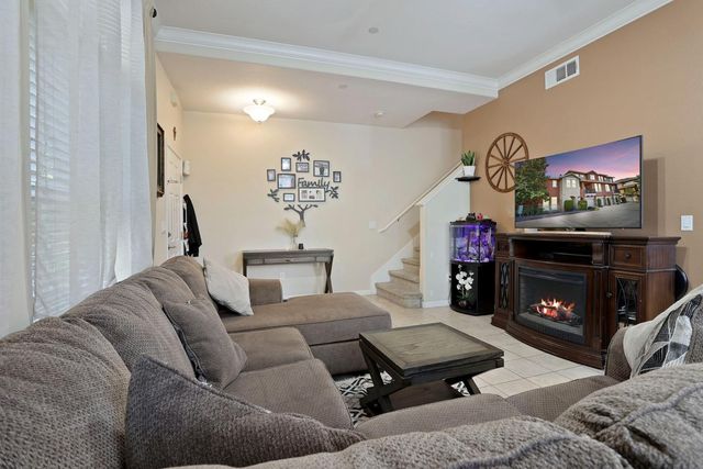 7910 Walerga Rd #203, Antelope, CA 95843