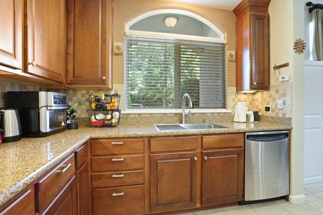 7910 Walerga Rd #203, Antelope, CA 95843