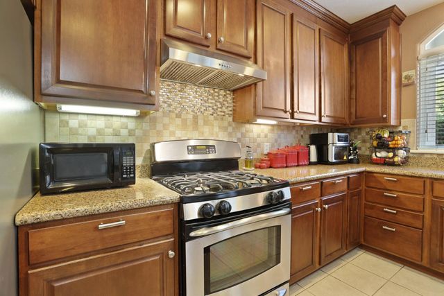 7910 Walerga Rd #203, Antelope, CA 95843