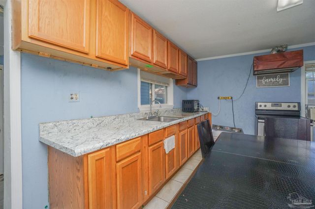 700 Lynch St, Pensacola, FL 32505
