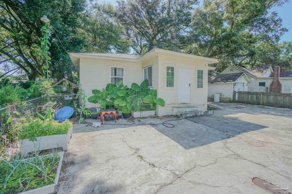 700 Lynch St, Pensacola, FL 32505