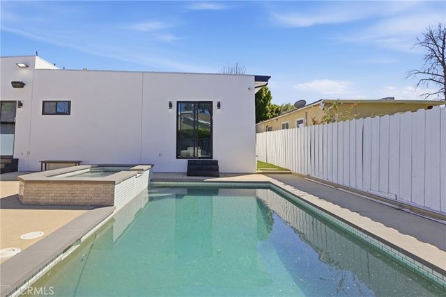 23143 Leonora, Woodland Hills, CA 91367