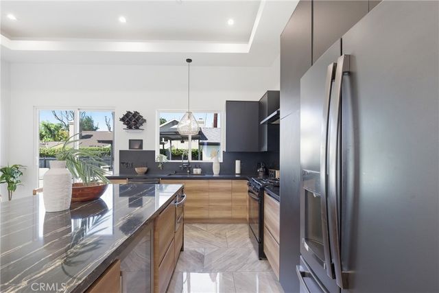 23143 Leonora, Woodland Hills, CA 91367