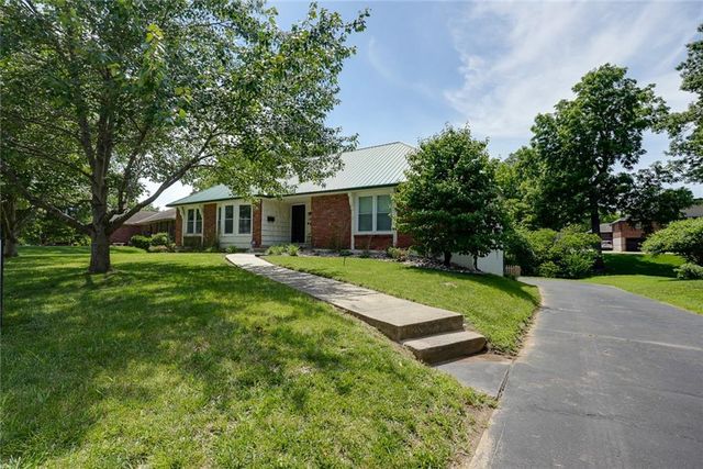 3916 S Grant Avenue, Independence, MO 64055