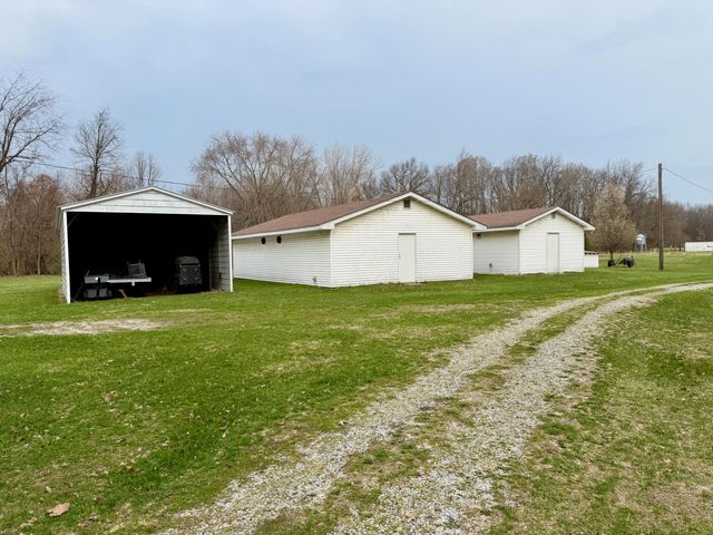 4740 E 100 N, Knox, IN 46534