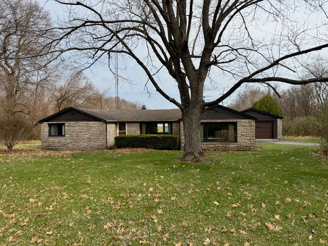 4740 E 100 N, Knox, IN 46534