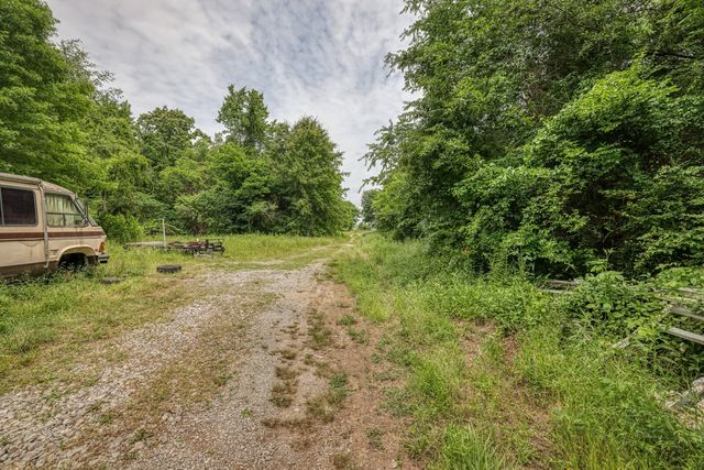 1901 Central Valley Rd, Murfreesboro, TN 37129