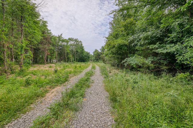 1901 Central Valley Rd, Murfreesboro, TN 37129