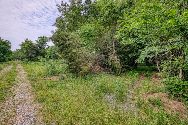 1901 Central Valley Rd, Murfreesboro, TN 37129