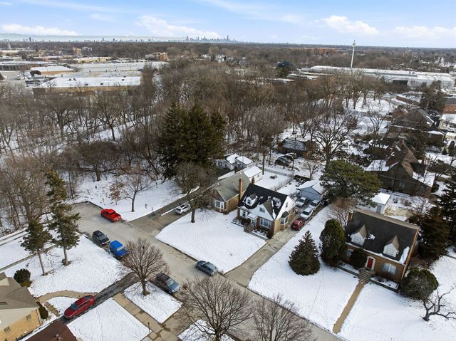 6909 W Niles Terrace, Niles, IL 60714