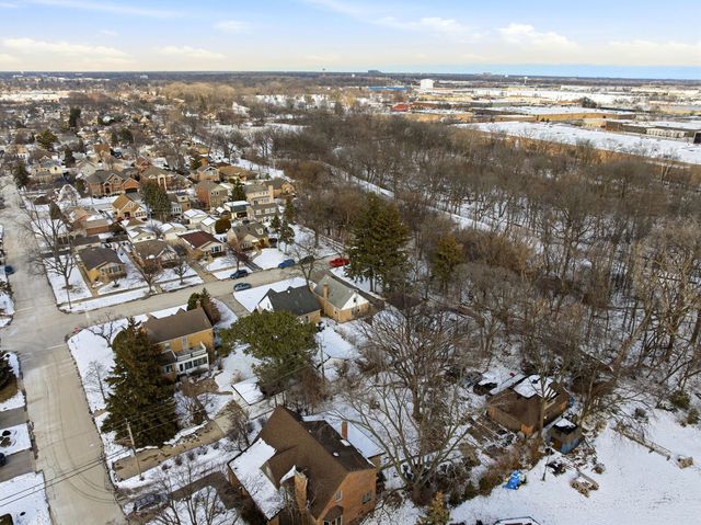 6909 W Niles Terrace, Niles, IL 60714