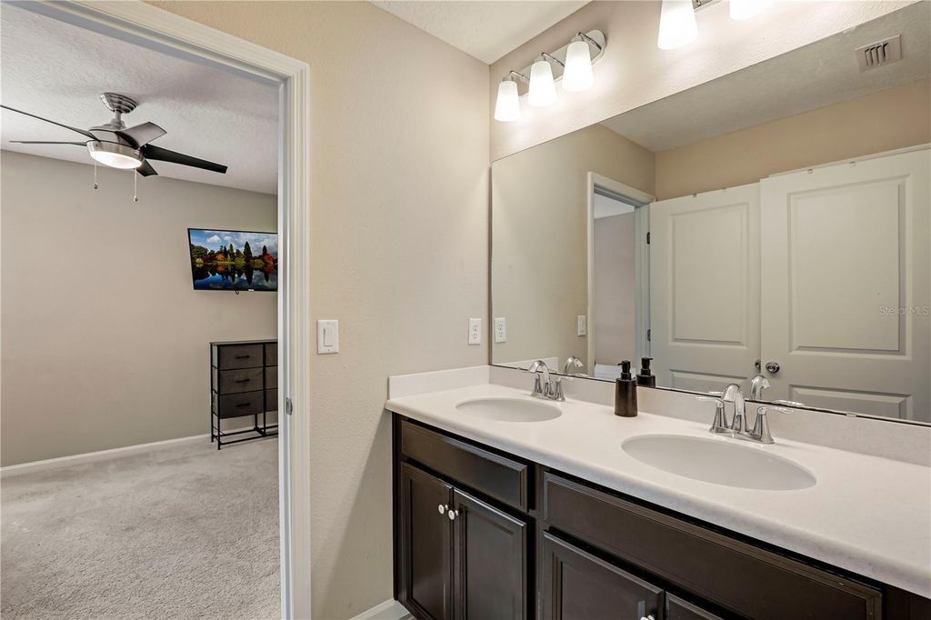 Image 36 of property listing at 519 TYNES BOULEVARD, Middleburg, FL 32068