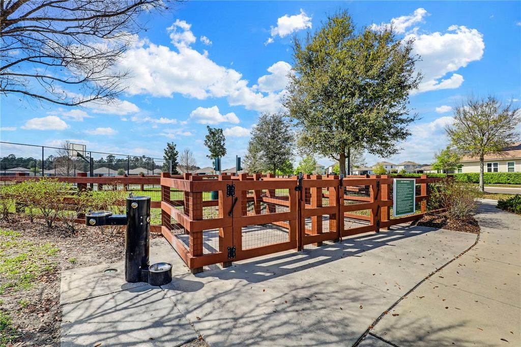 Image 56 of property listing at 519 TYNES BOULEVARD, Middleburg, FL 32068