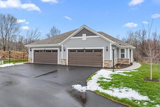 W204N17695 Laurel PLACE #702, Jackson, WI 53037
