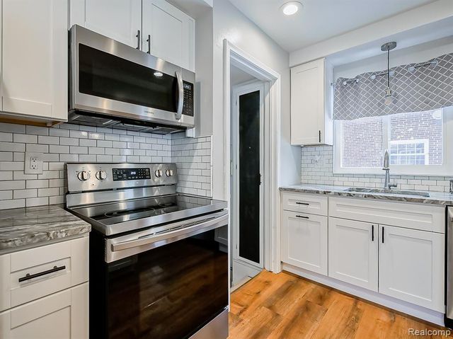 203 Pare Street, Clawson, MI 48017