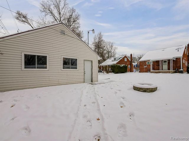 203 Pare Street, Clawson, MI 48017