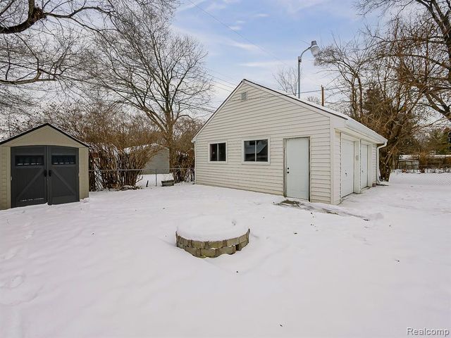 203 Pare Street, Clawson, MI 48017